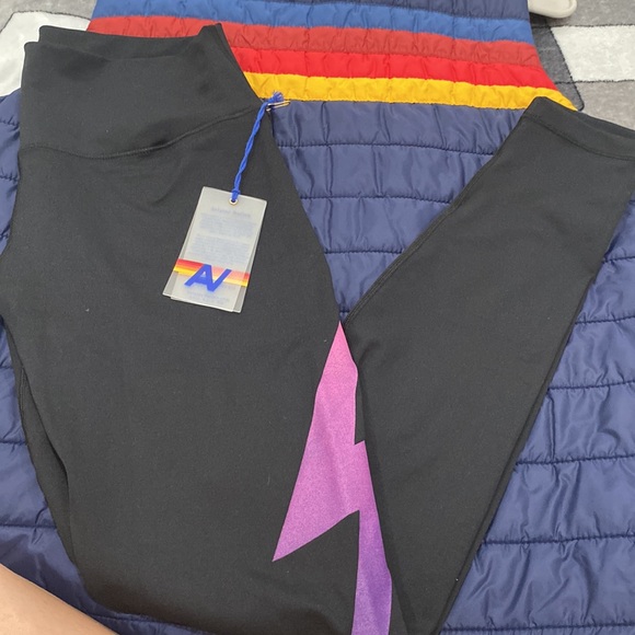 FULL LENGTH HI-RISE BOLT FADE LEGGINGS - BLACK / PINK / PURPLE - Picture 5 of 6